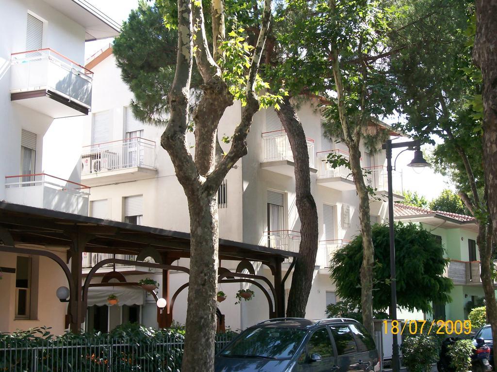 Hotel Villa Alberta B&B Cesenatico Exterior photo