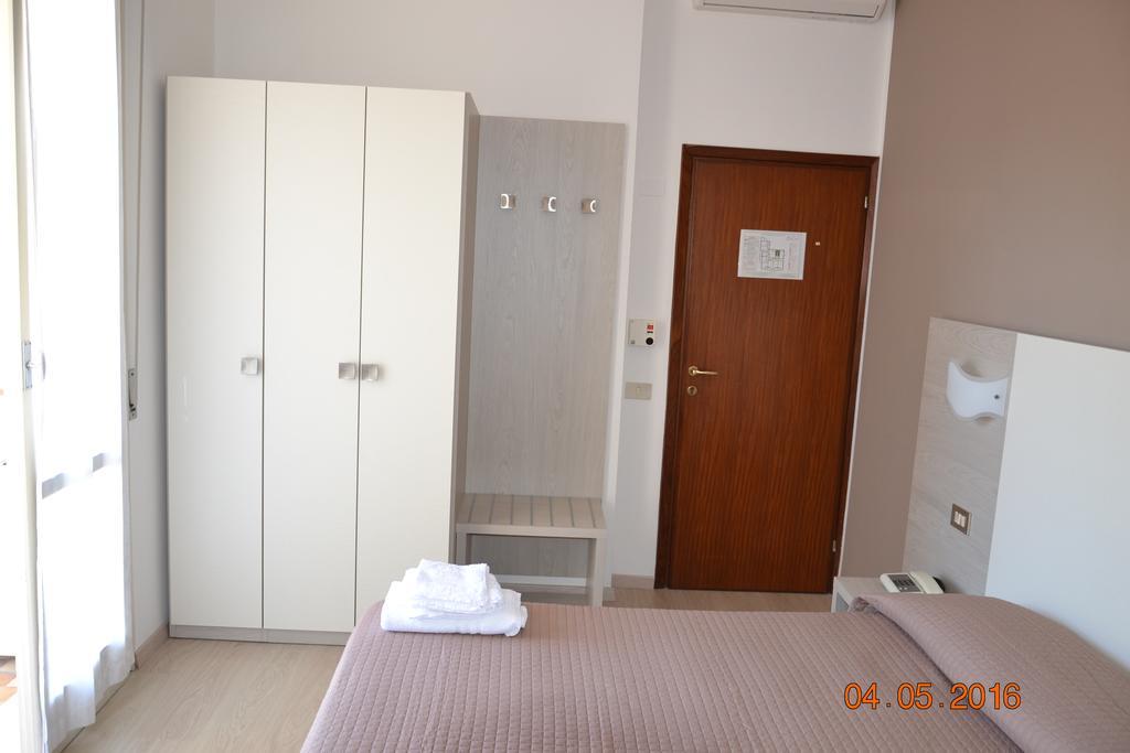 Hotel Villa Alberta B&B Cesenatico Exterior photo